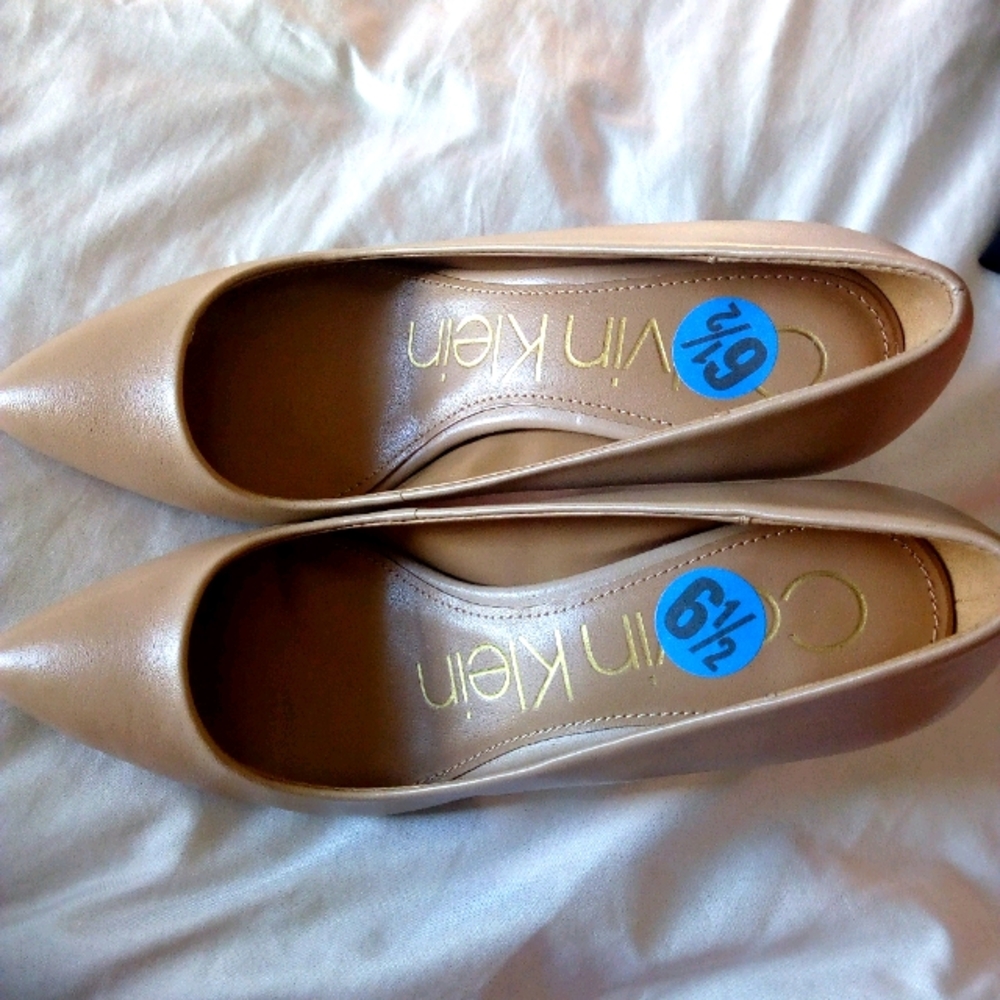 Calvin Klein Gayle pumps